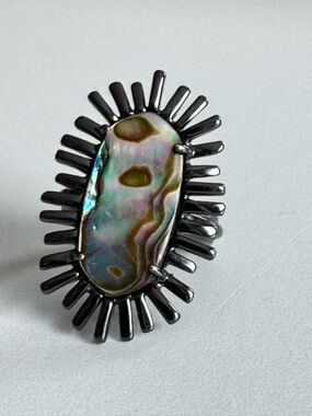 Kendra Scott Owen Cocktail Ring in Gunmetal & Abalone Shell 7 euc